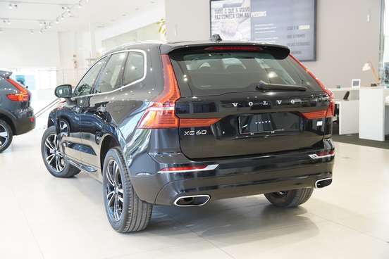 VOLVO-XC60-2021