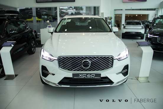 VOLVO-XC60-2025