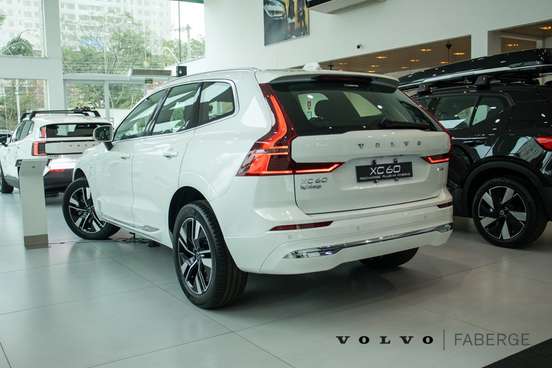 VOLVO-XC60-2025