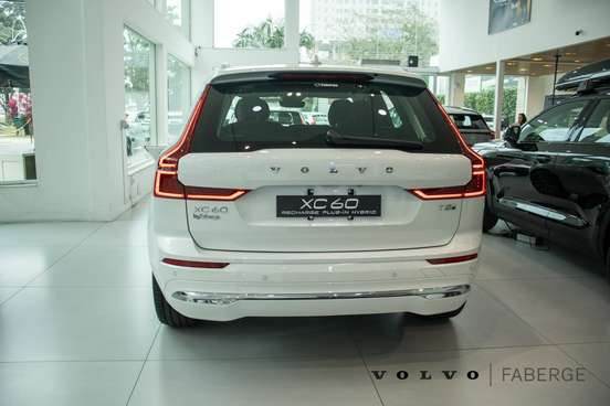 VOLVO-XC60-2025