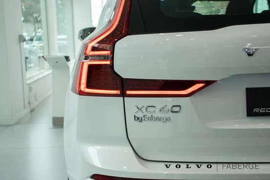VOLVO-XC60-2025