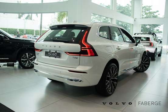 VOLVO-XC60-2025
