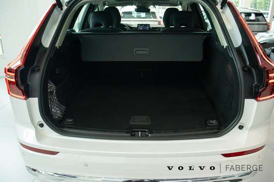 VOLVO-XC60-2025