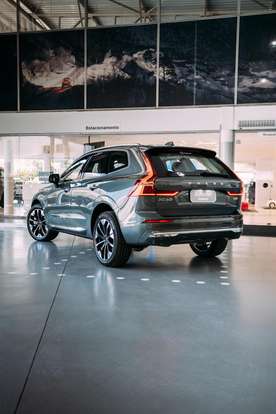 VOLVO-XC60-2025
