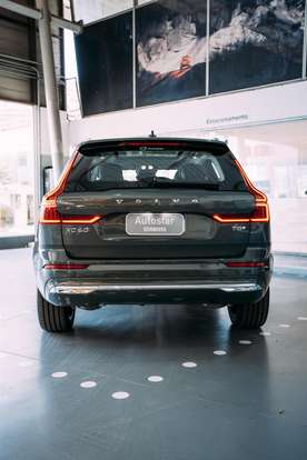 VOLVO-XC60-2025
