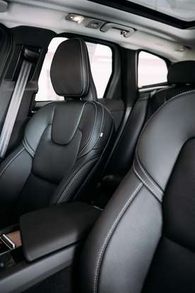 VOLVO-XC60-2025