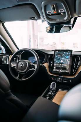 VOLVO-XC60-2025