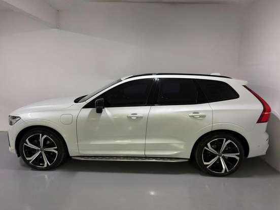 VOLVO-XC60-2023