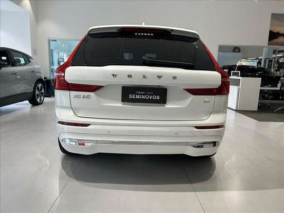VOLVO-XC60-2022