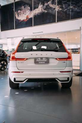 VOLVO-XC60-2024