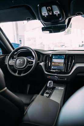 VOLVO-XC60-2024