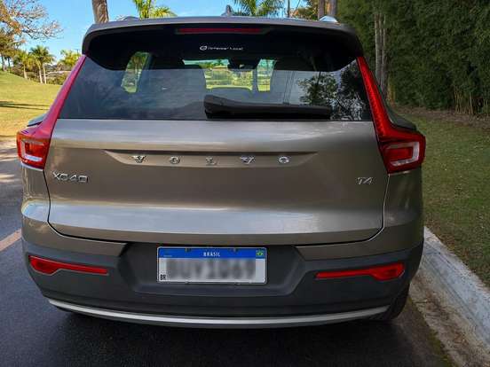 VOLVO-XC40-2020