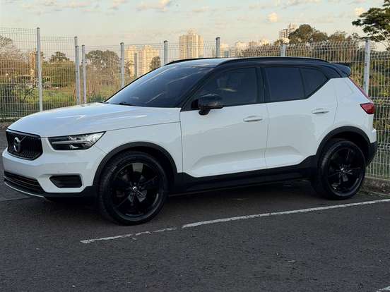 VOLVO-XC40-2.0 T5 GASOLINA MOMENTUM AWD GEARTRONIC VOLVO-XC40-2019