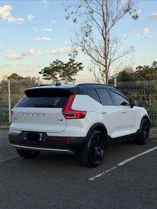 VOLVO-XC40-2019