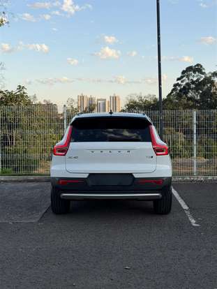VOLVO-XC40-2019