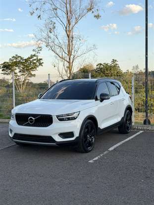 VOLVO-XC40-2019