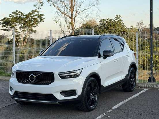 VOLVO-XC40-2.0 T5 GASOLINA MOMENTUM AWD GEARTRONIC VOLVO-XC40-2019