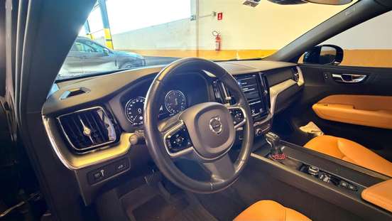 VOLVO-XC60-2019