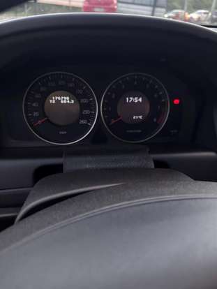 VOLVO-XC60-2012