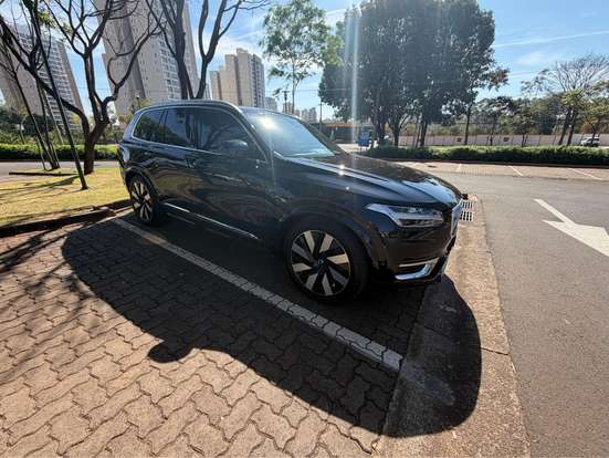 VOLVO-XC90-2023