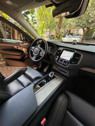 VOLVO-XC90-2023