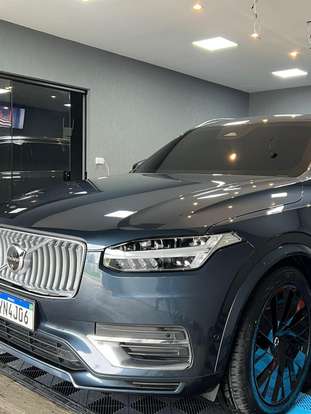VOLVO-XC90-2023