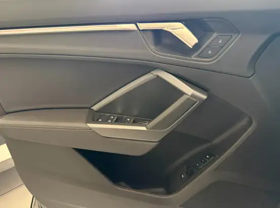 AUDI-Q3-2024
