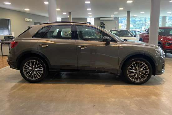 AUDI-Q3-2022