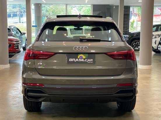 AUDI-Q3-2022