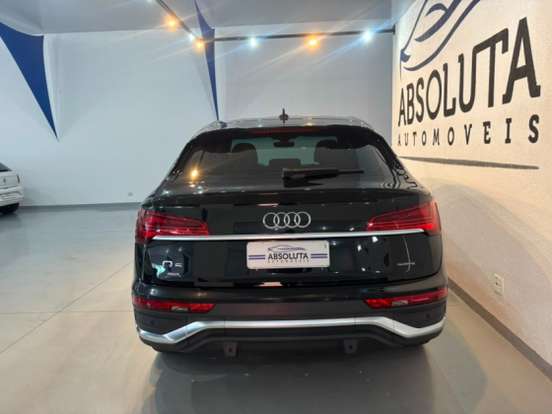AUDI-Q5-2021