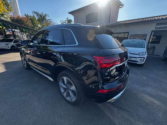 AUDI-Q5-2024