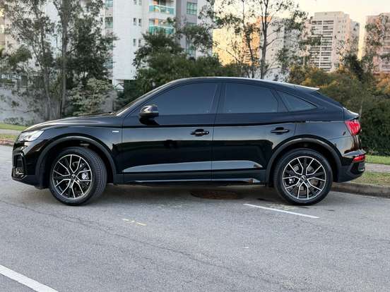 AUDI-Q5-2021
