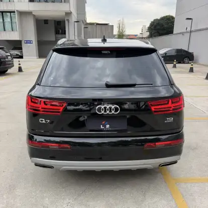 AUDI-Q7-2018