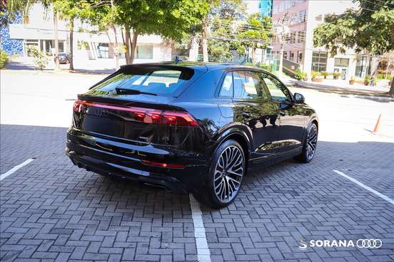AUDI-Q8-2025