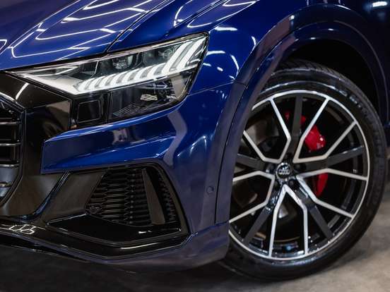 AUDI-Q8-2020