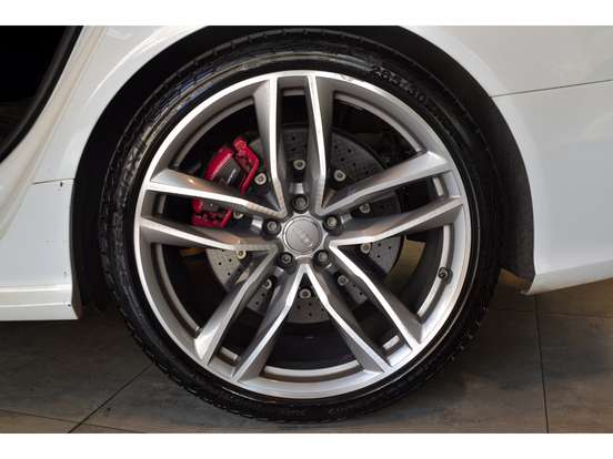 AUDI-RS6-4.0 AVANT V8 32V BI-TURBO GASOLINA 4P TIPTRONIC AUDI-RS6-2015