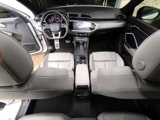 AUDI-Q3-2024