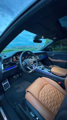 AUDI-RS Q8-2020