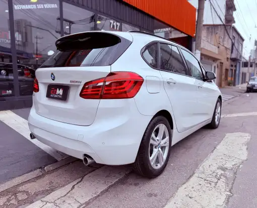 BMW-220i-2016