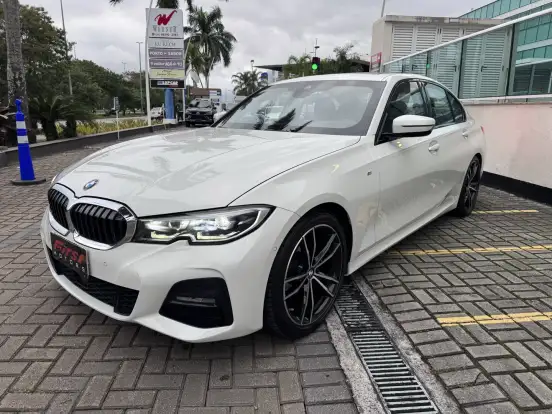 BMW-320i-2022