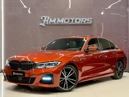 BMW-320i-2022