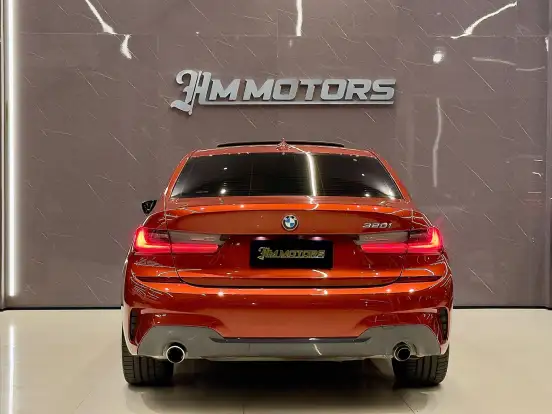 BMW-320i-2022