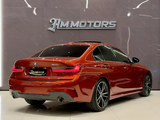 BMW-320i-2022