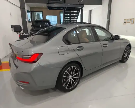 BMW-320i-2024
