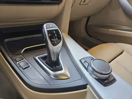 BMW-320i-2017