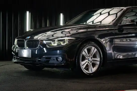 BMW-320i-2017