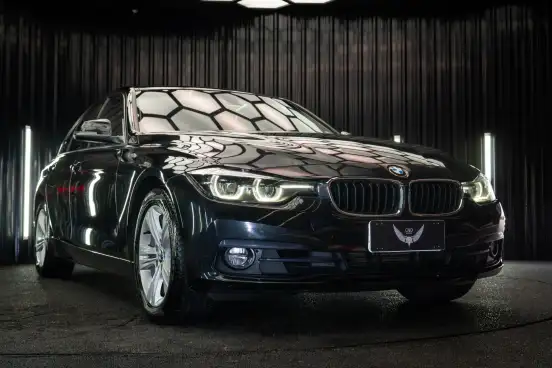BMW-320i-2017