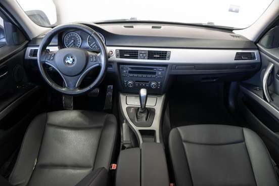 BMW-320i-2007