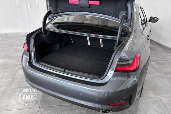 BMW-320i-2020