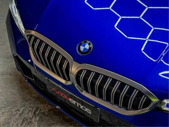 BMW-320i-2023